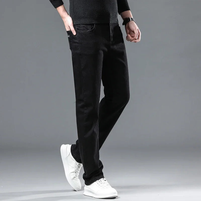 Fodrade jeans med rak passform i svart