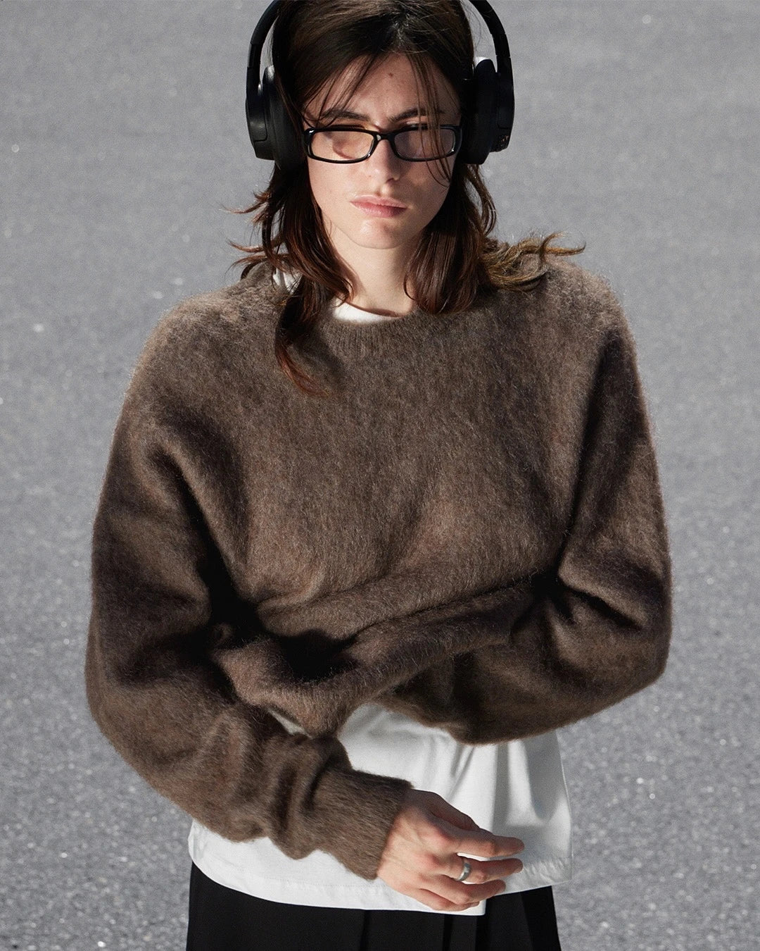 Stickad tröja med rund hals – oversized i brun