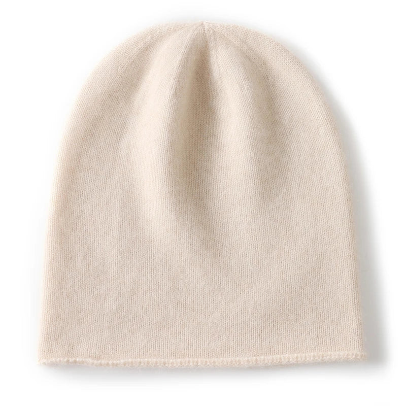 Stickad mössa i mjuk kvalitet – unisex i beige