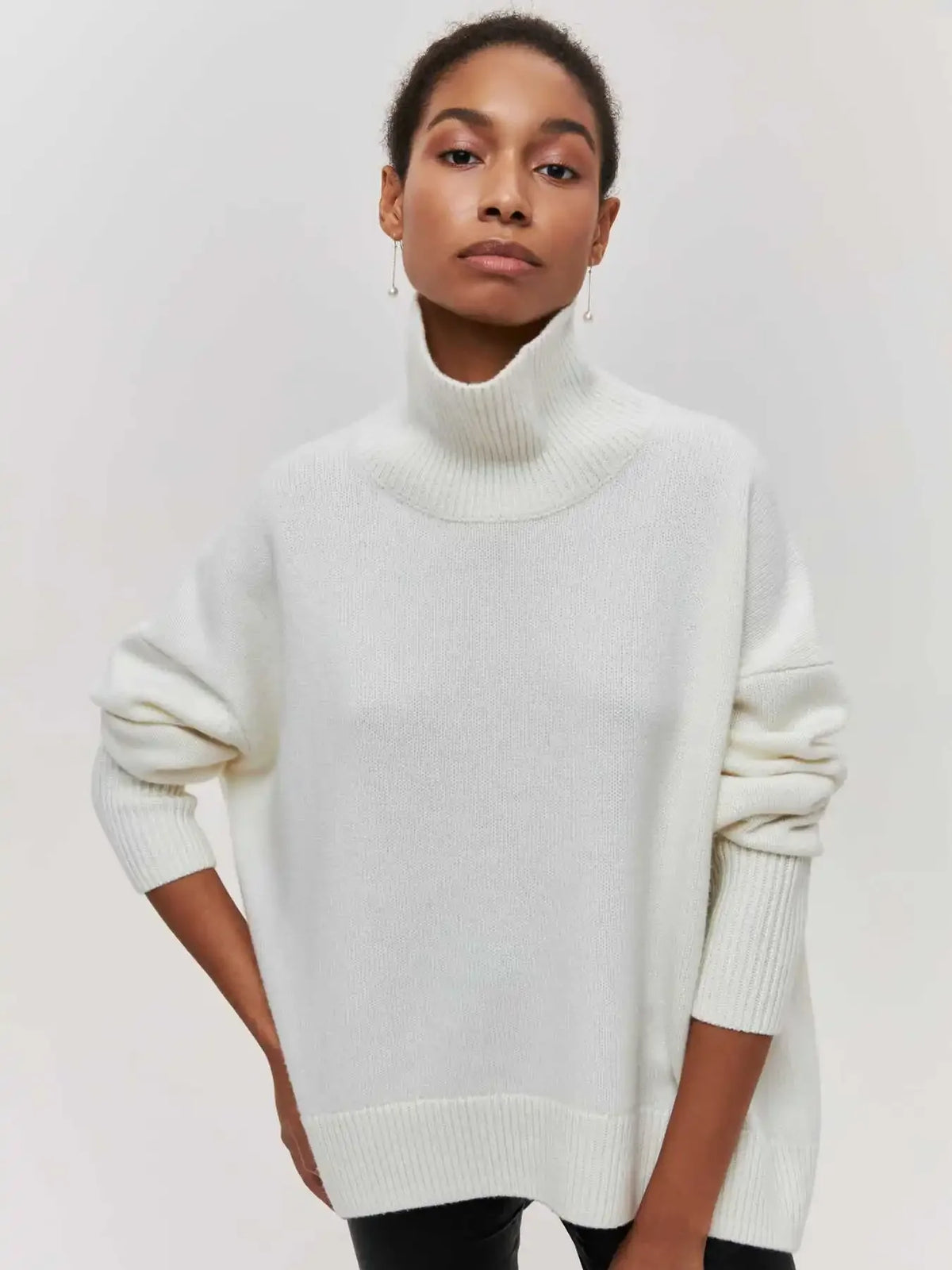 Oversized polotröja med slitsar – dam i vit