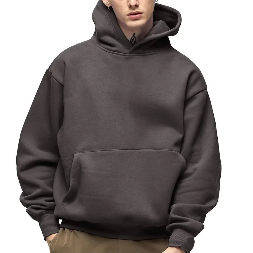 Oversized hoodie i koksgrå på modell